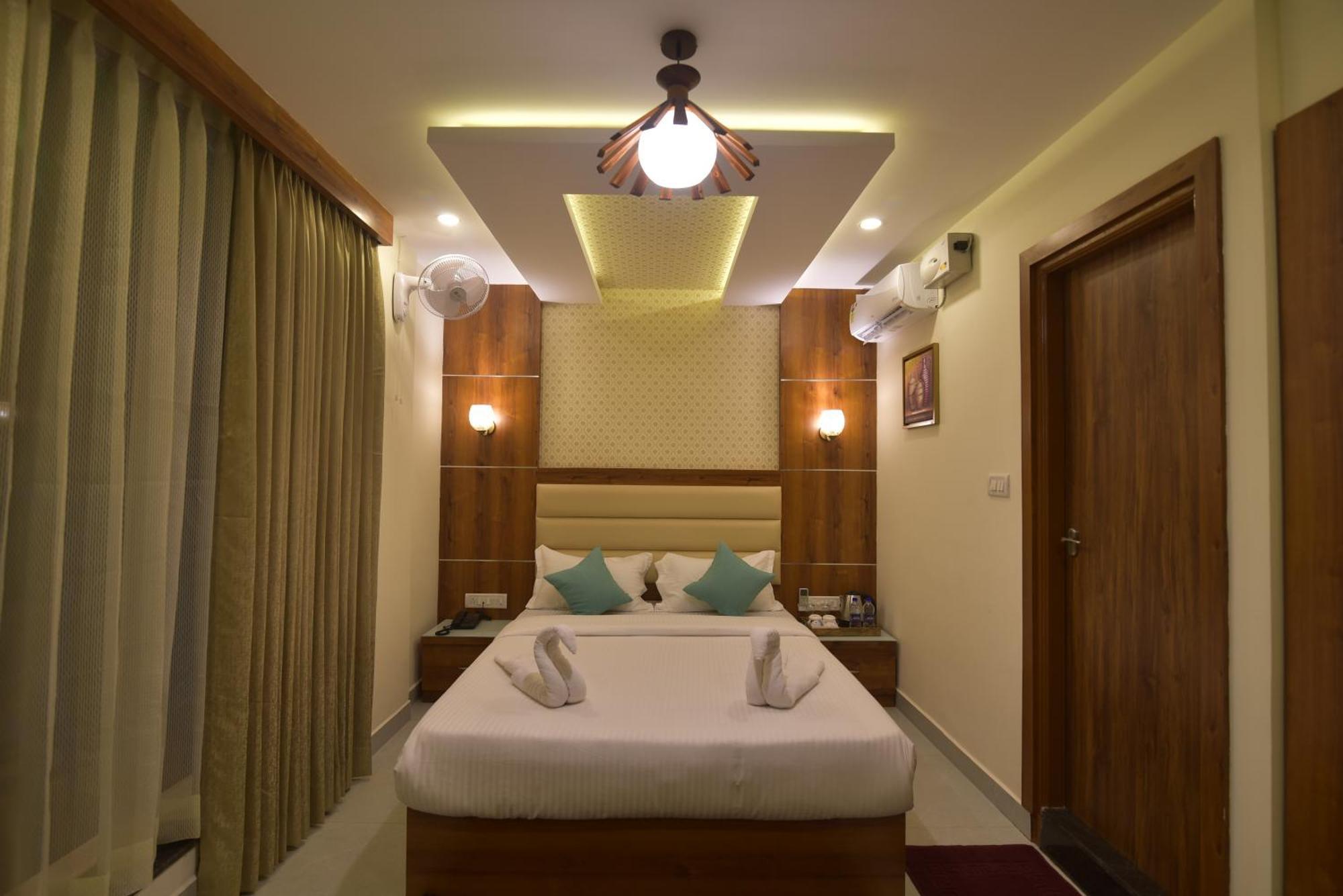 Address 24 Inn Бангалор Экстерьер фото