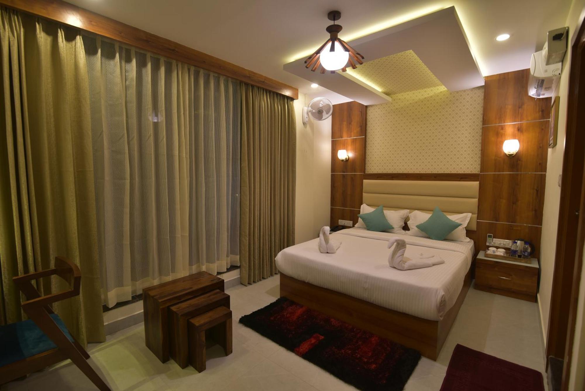 Address 24 Inn Бангалор Экстерьер фото