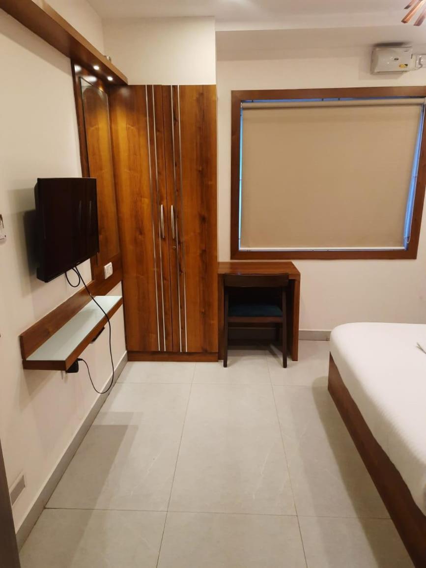 Address 24 Inn Бангалор Экстерьер фото